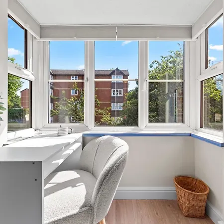 Beautiful 1 Bed Close To Amenities Apartment London
