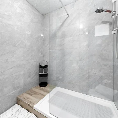 Apartment Beautiful 1 Bed Close To Amenities