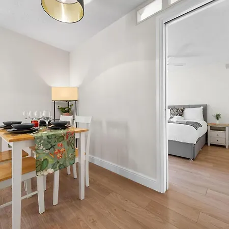 Apartment Beautiful 1 Bed Close To Amenities *