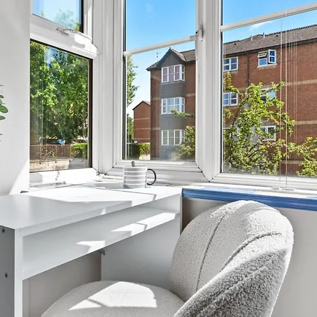 Beautiful 1 Bed Close To Amenities London