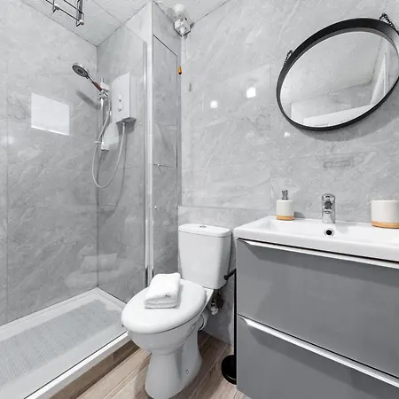 Beautiful 1 Bed Close To Amenities Apartment