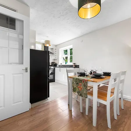 Apartment Beautiful 1 Bed Close To Amenities *