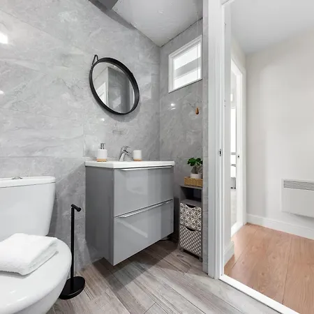 Beautiful 1 Bed Close To Amenities * London