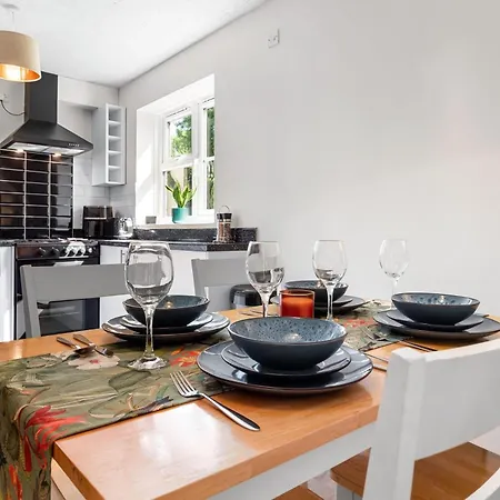 Beautiful 1 Bed Close To Amenities Apartment London
