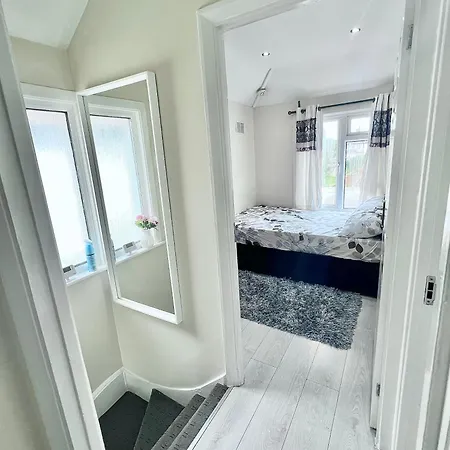 Cosy Private Flat In London, Free Parking On Premise Apartment *