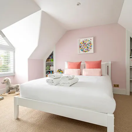 Holiday home Chic And Colourful Family By Underthedoormat