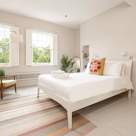 Holiday home Chic And Colourful Family By Underthedoormat *