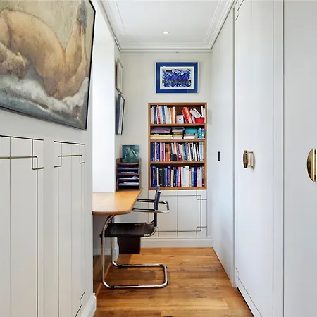 Stunning 2 Bedroom In Little Venice West Apartment