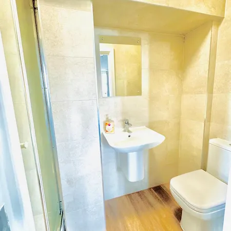 Mika Homestay London