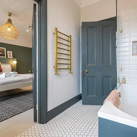 Chic And Colourful Family By Underthedoormat Holiday home