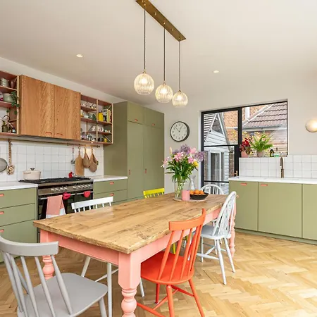 Chic And Colourful Family By Underthedoormat Holiday home London