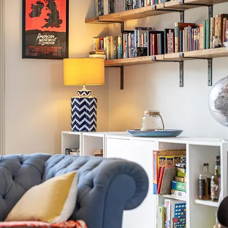 Chic And Colourful Family By Underthedoormat Holiday home