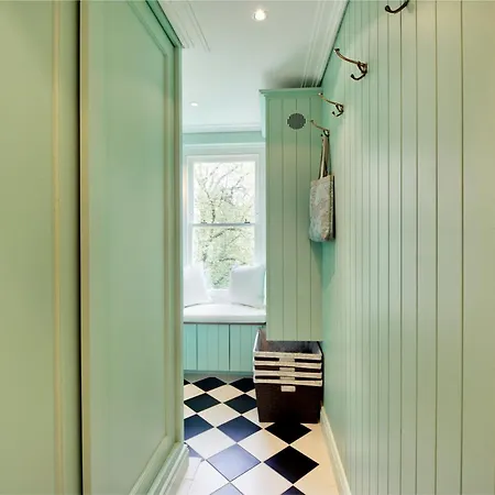 Stunning 2 Bedroom In Little Venice West Apartment *
