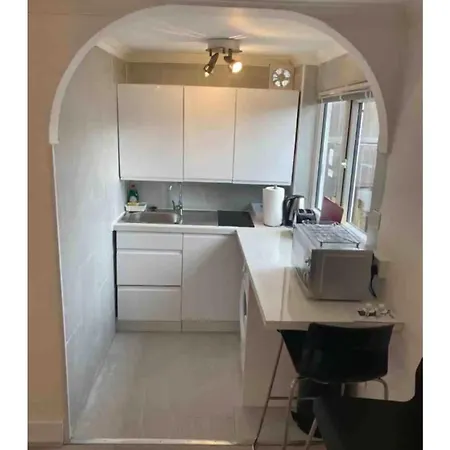 Outhouse Fully Equipped London