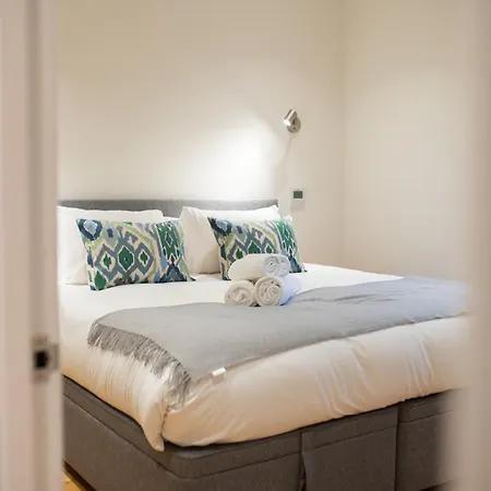 Stunning Hampstead Rh9 Apartment