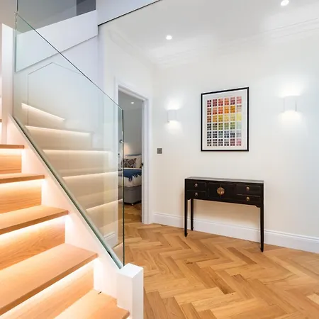 Stunning Hampstead Rh9 *