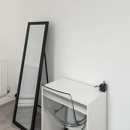 Stylish With Wifi And Easy Access To *