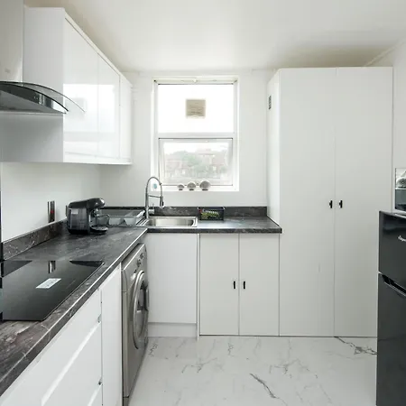 Stylish With Wifi And Easy Access To Appartement