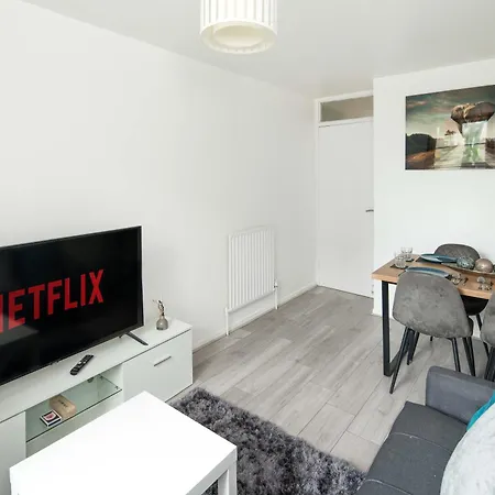 Stylish With Wifi And Easy Access To Appartement
