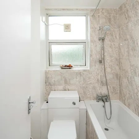 Stylish With Wifi And Easy Access To *