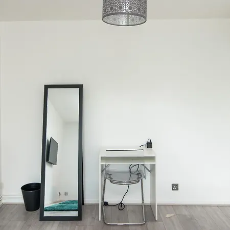 Stylish With Wifi And Easy Access To Appartement