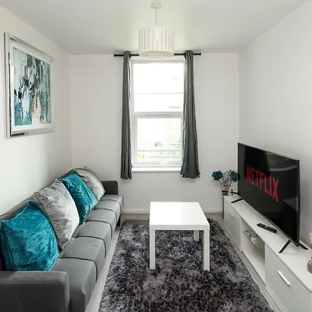 Stylish With Wifi And Easy Access To *