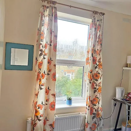 Cozy Bedroom Family Homestay *