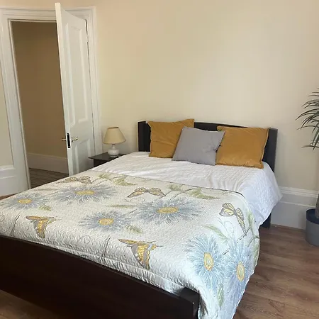 Apartment Charming 2 Bedroom Family *