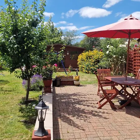 Flat On Straight Road, Harold Hill, Appartement *