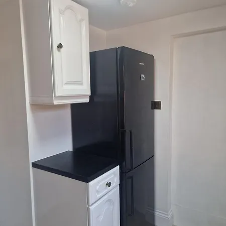 Flat On Straight Road, Harold Hill, Appartement Havering