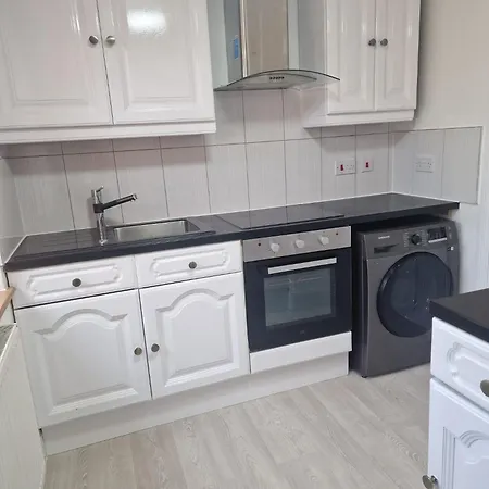 Appartement Flat On Straight Road, Harold Hill,