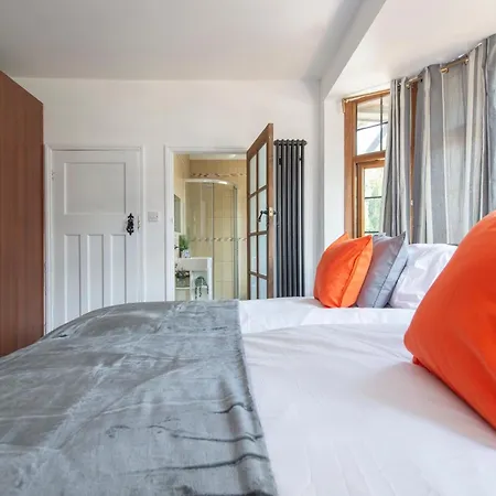 Holiday home Stunning 5 Bedroom House - *
