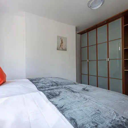 Stunning 5 Bedroom House - Holiday home Croydon