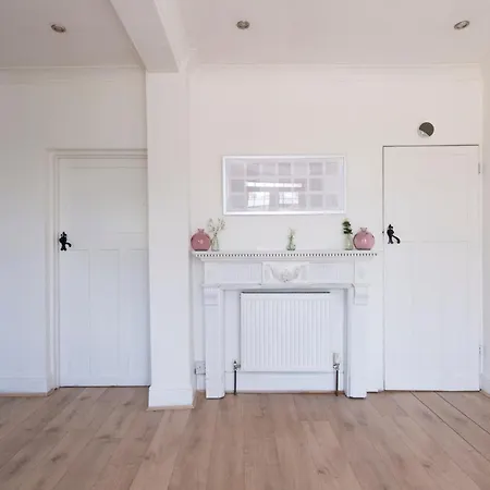 Stunning 5 Bedroom House - Holiday home
