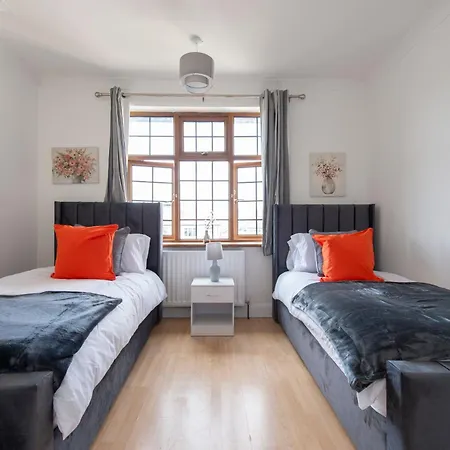 Holiday home Stunning 5 Bedroom House -