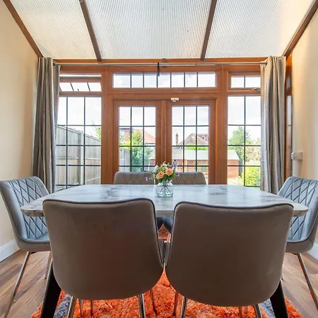 Stunning 5 Bedroom House - *