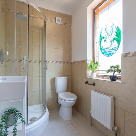 Stunning 5 Bedroom House - Croydon