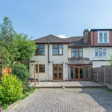 Holiday home Stunning 5 Bedroom House - Croydon