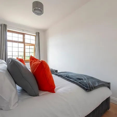 Holiday home Stunning 5 Bedroom House -