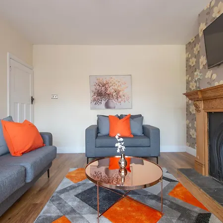 Stunning 5 Bedroom House - Croydon
