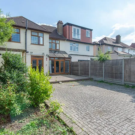 Holiday home Stunning 5 Bedroom House - *