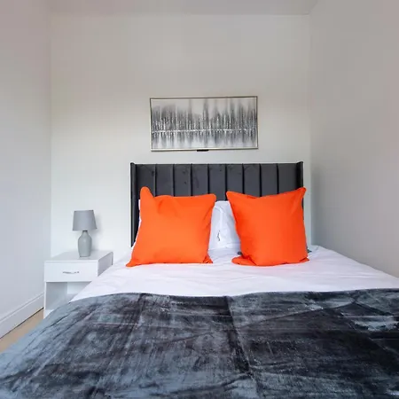 Stunning 5 Bedroom House - Holiday home *