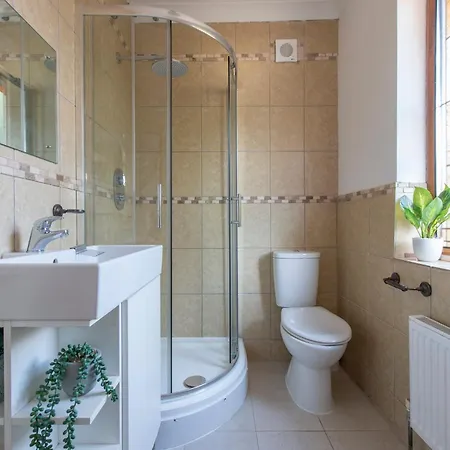 Holiday home Stunning 5 Bedroom House - *