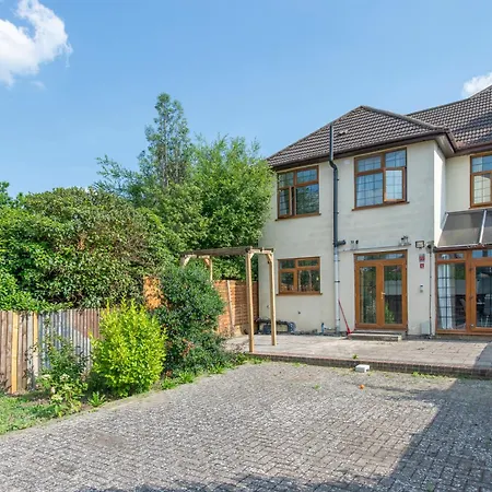 Holiday home Stunning 5 Bedroom House - Croydon