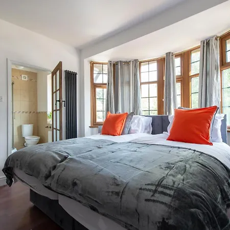 Holiday home Stunning 5 Bedroom House - *
