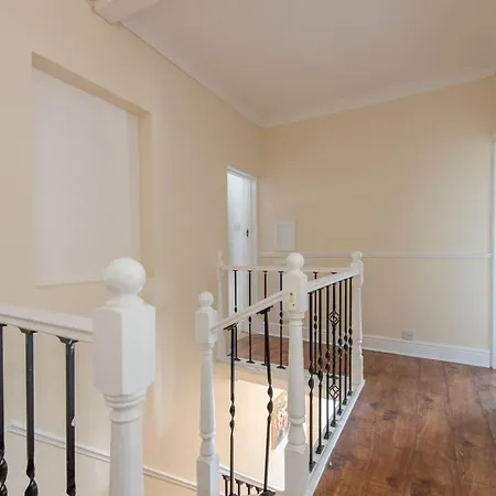 Holiday home Stunning 5 Bedroom House - *