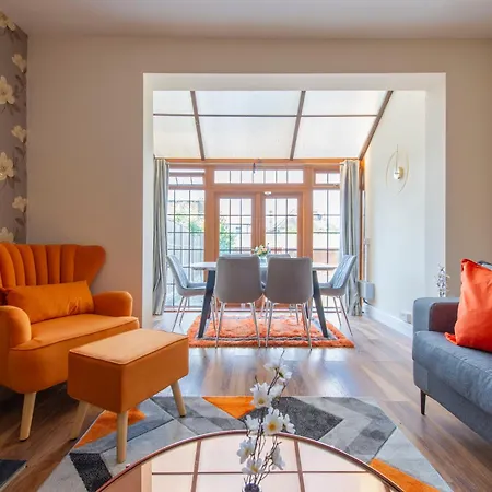 Stunning 5 Bedroom House - *