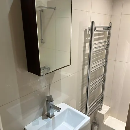 1 Bedroom S8 *