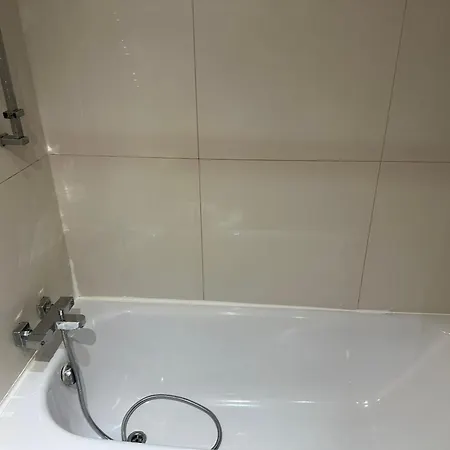 1 Bedroom S8 Apartment London