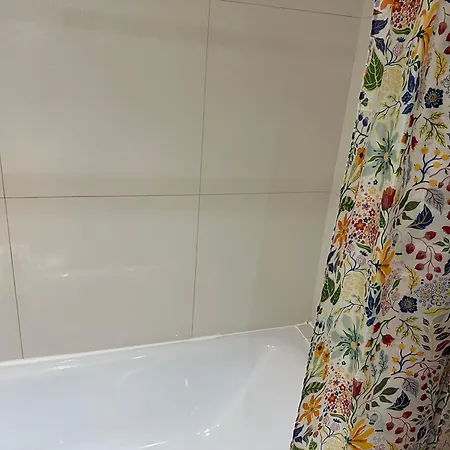 1 Bedroom S8 Apartment *